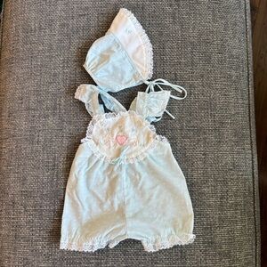 🌸 Vintage Pastel Embroidered Heart Romper w/ Lace Trim – Size 3–6 Months